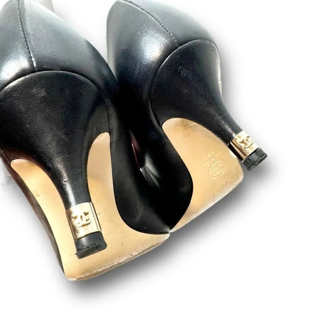 Chanel Black Matte Leather CC Gold Logo and Pearl Embellished Heel Pumps Size 37